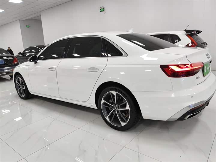 Фото 5 - Audi A4L