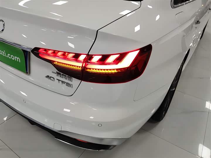 Фото 8 - Audi A4L