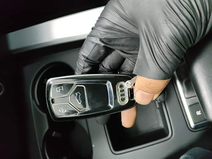 Фото 9 - Audi A4L