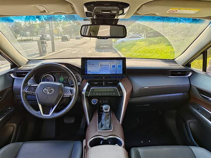 Фото 10 - Toyota Harrier