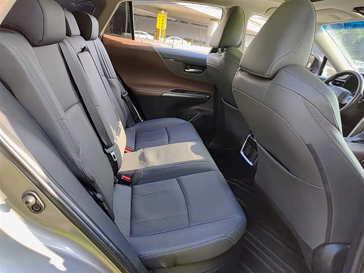 Фото 11 - Toyota Harrier