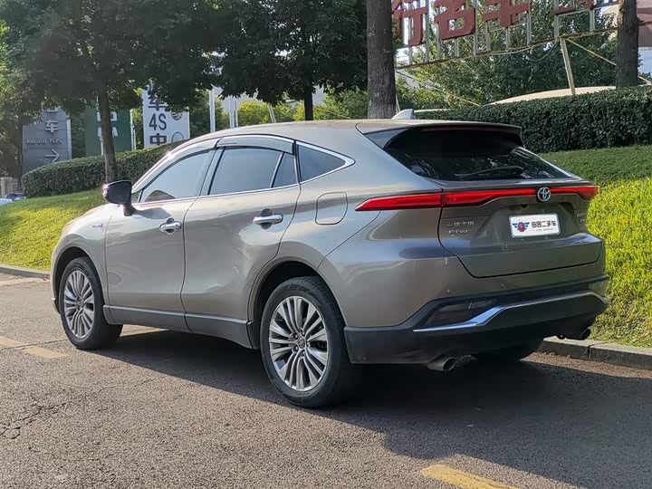 Фото 4 - Toyota Harrier