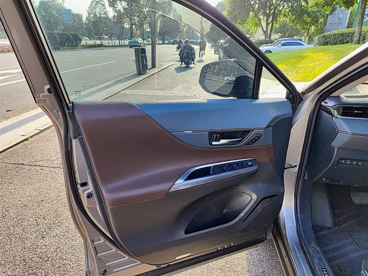 Фото 6 - Toyota Harrier