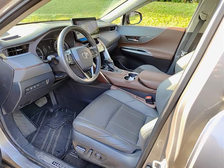 Фото 7 - Toyota Harrier