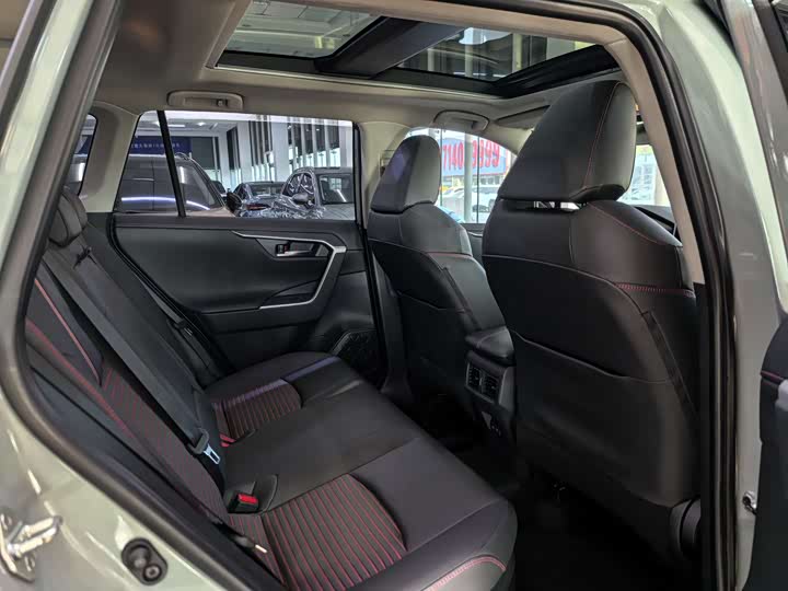 Фото 11 - Toyota RAV4 Hybrid