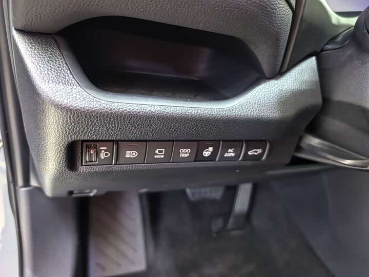 Фото 17 - Toyota RAV4 Hybrid