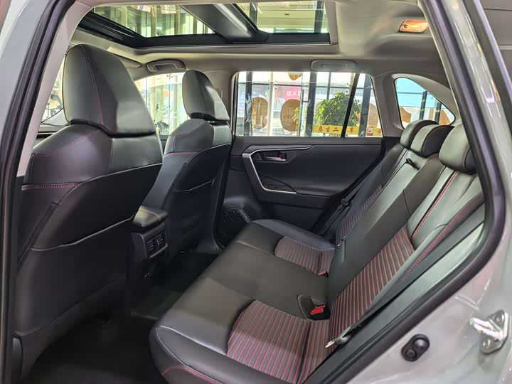 Фото 18 - Toyota RAV4 Hybrid