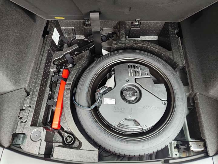 Фото 10 - Cadillac XT5