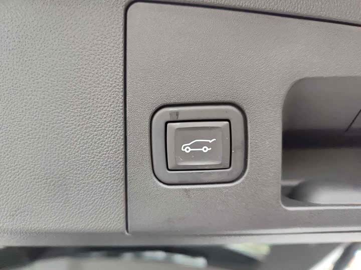 Фото 11 - Cadillac XT5