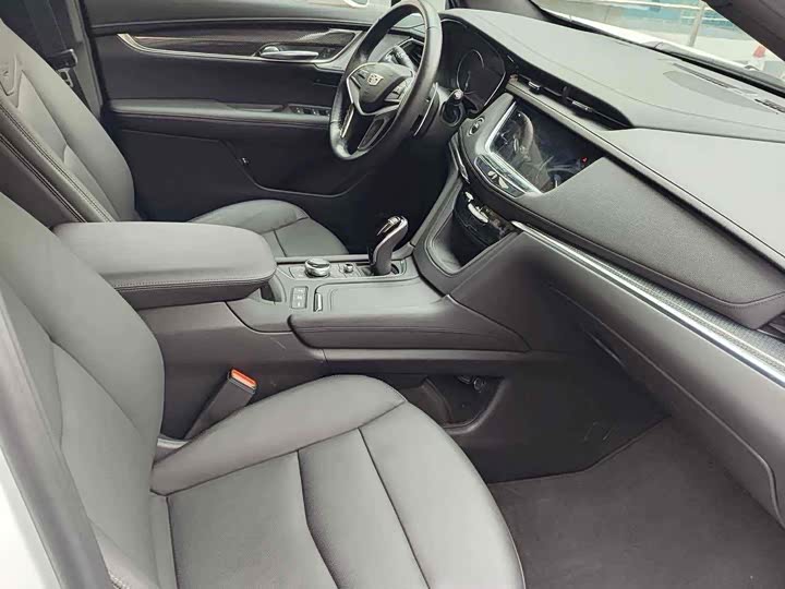 Фото 13 - Cadillac XT5