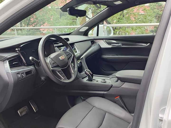 Фото 14 - Cadillac XT5