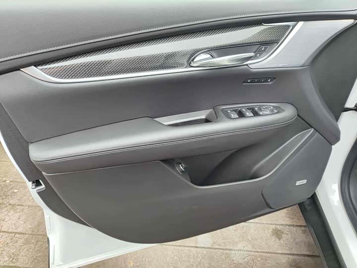 Фото 16 - Cadillac XT5