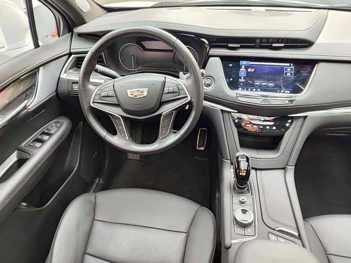 Фото 18 - Cadillac XT5