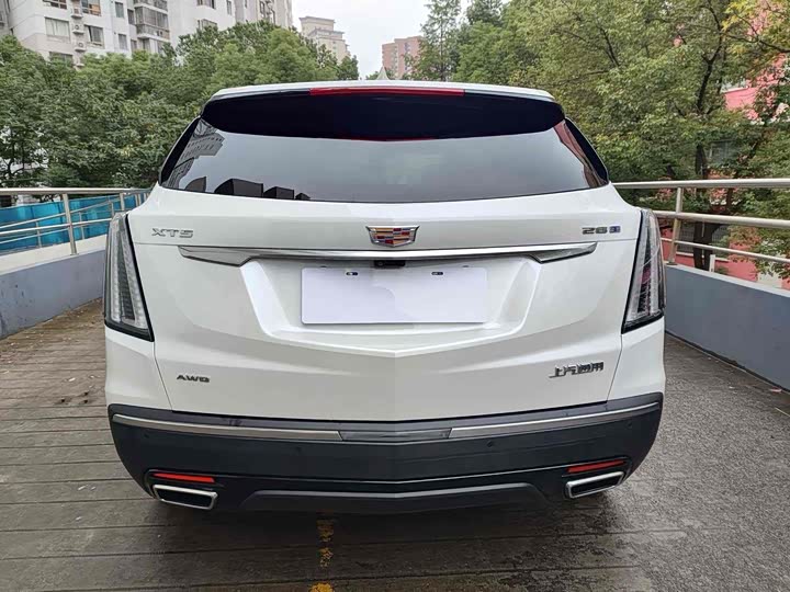 Фото 6 - Cadillac XT5