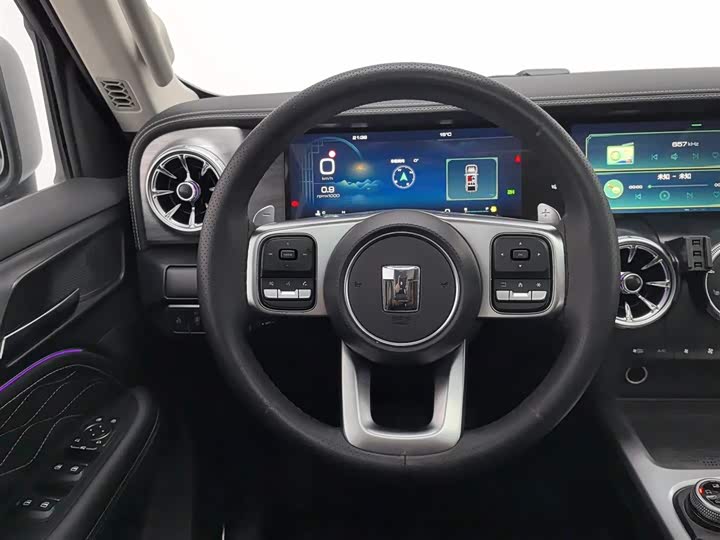 Фото 11 - Tank 300