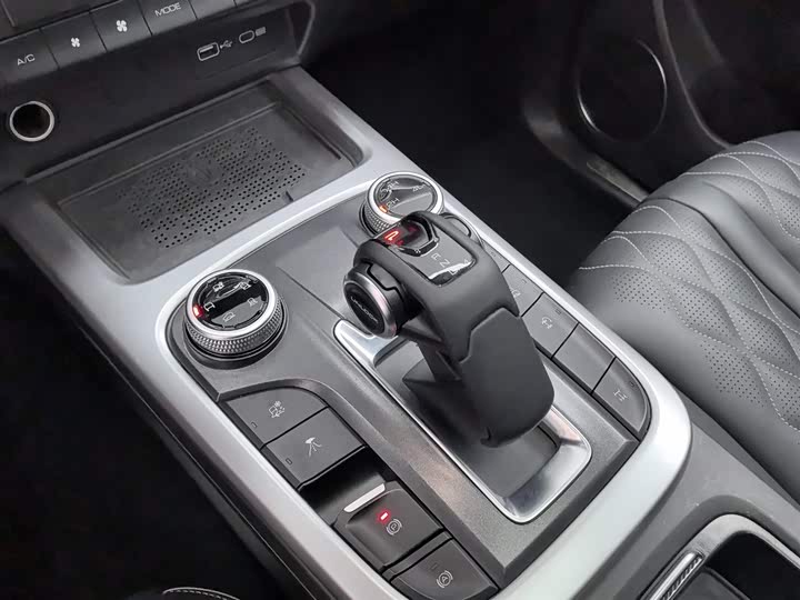 Фото 13 - Tank 300