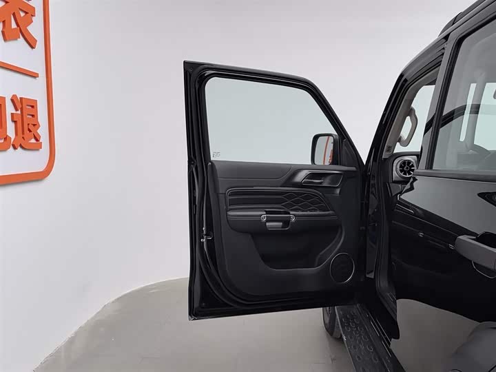 Фото 8 - Tank 300