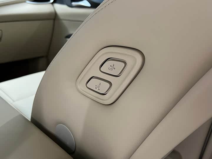 Фото 7 - Buick GL8 ES