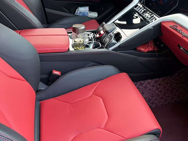 Фото 10 - Lamborghini Urus