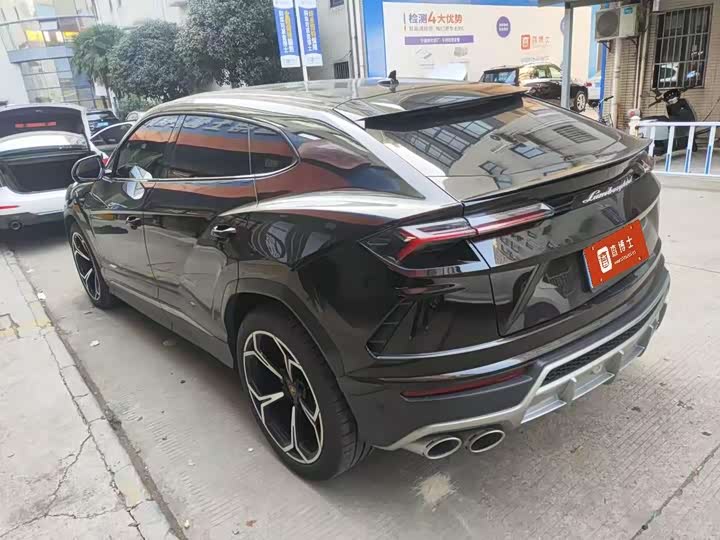 Фото 6 - Lamborghini Urus