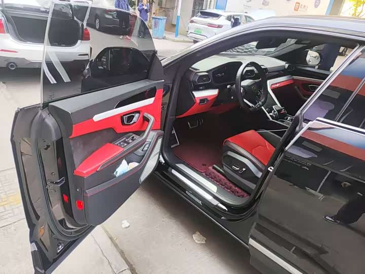 Фото 7 - Lamborghini Urus