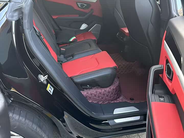 Фото 9 - Lamborghini Urus