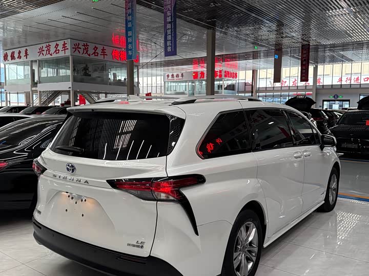 Фото 2 - Toyota Sienna