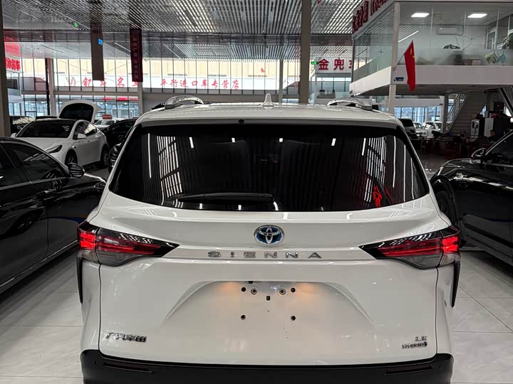 Фото 7 - Toyota Sienna