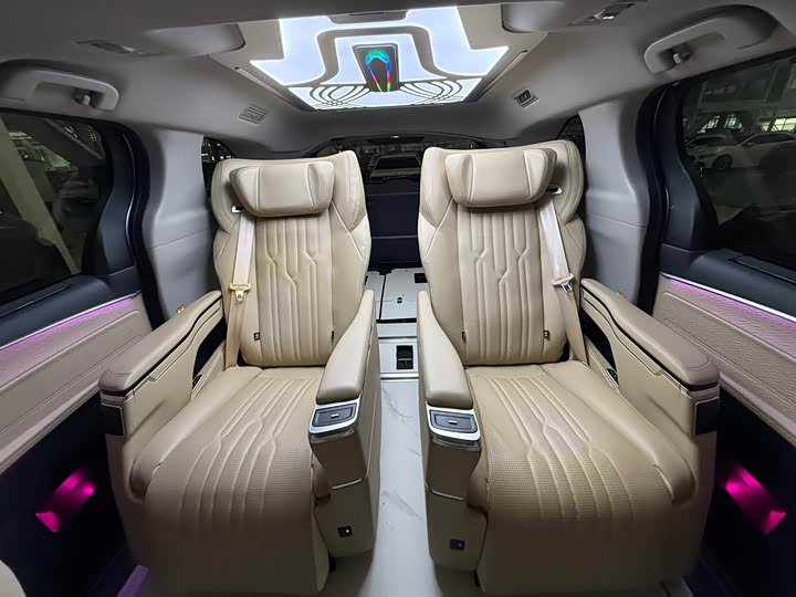 Фото 8 - Toyota Sienna