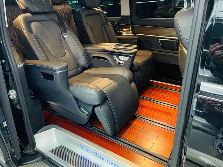 Фото 7 - Mercedes-Benz V-Class