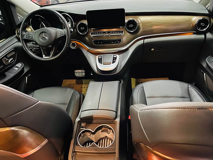 Фото 8 - Mercedes-Benz V-Class