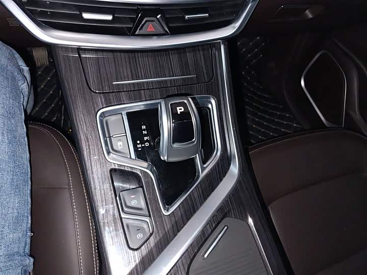 Фото 14 - Geely Jiaji