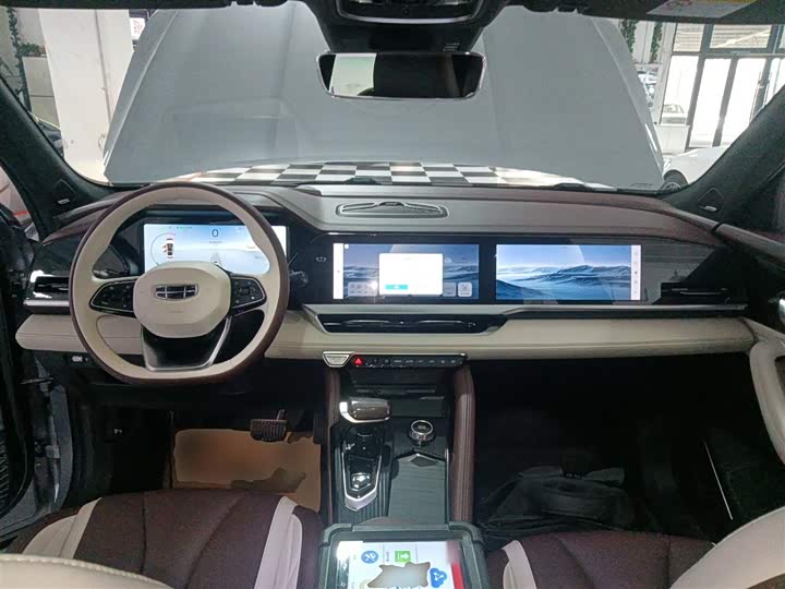 Фото 10 - Geely Monjaro