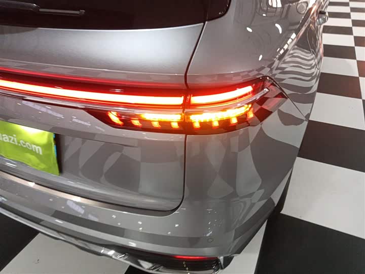 Фото 8 - Geely Monjaro