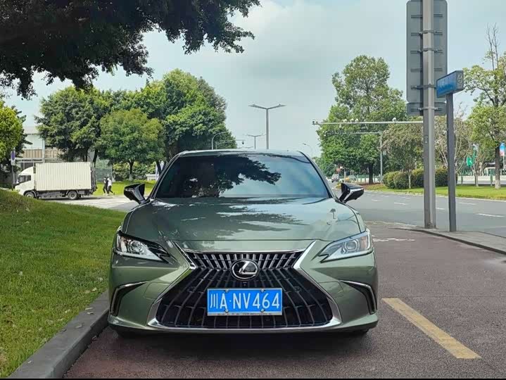 Фото 2 - Lexus ES