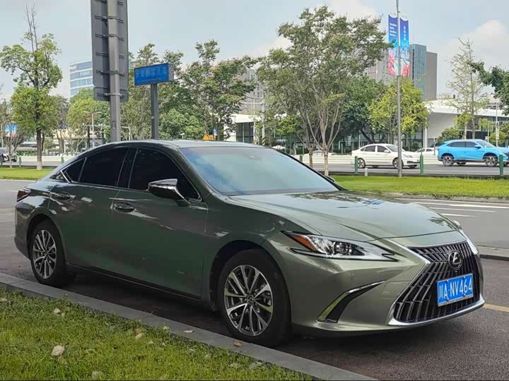 Фото 3 - Lexus ES