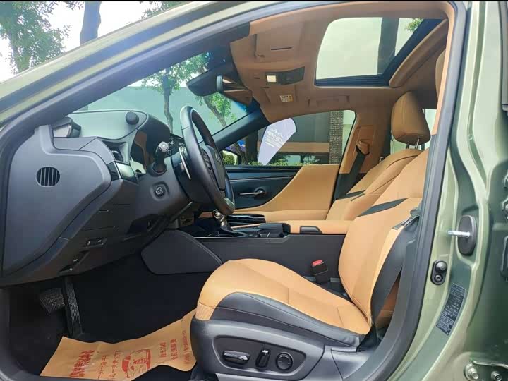 Фото 4 - Lexus ES