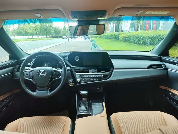 Фото 7 - Lexus ES