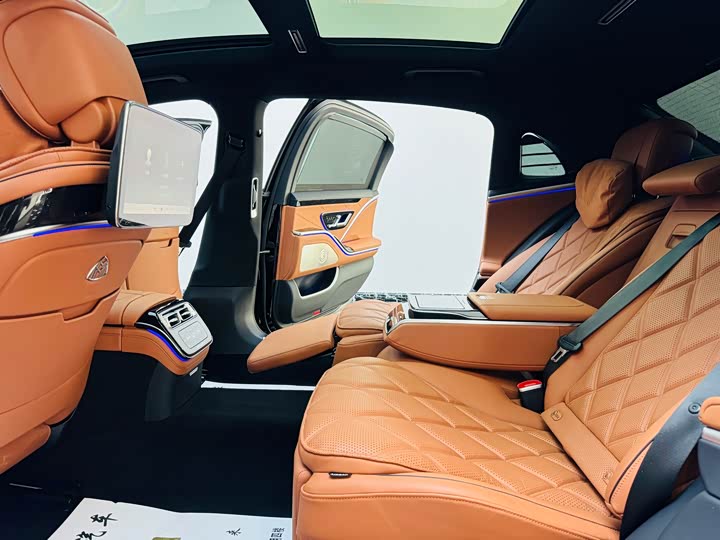 Фото 9 - Mercedes-Benz Maybach S-Class