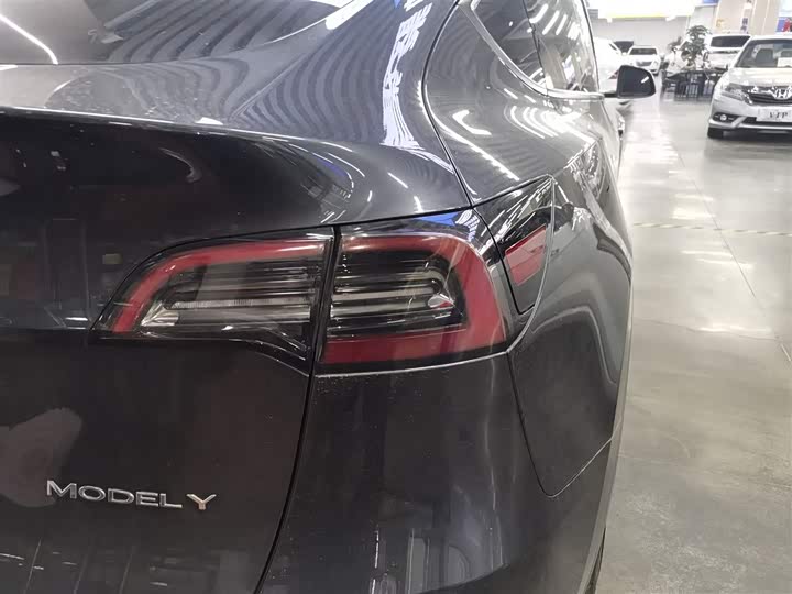 Фото 8 - Tesla Model Y