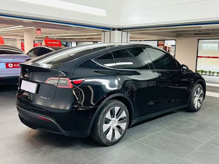 Фото 17 - Tesla Model Y