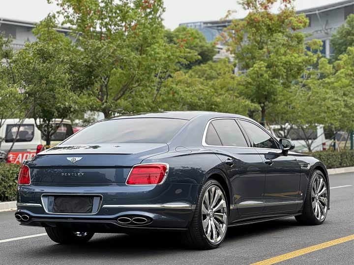 Фото 9 - Bentley Flying Spur