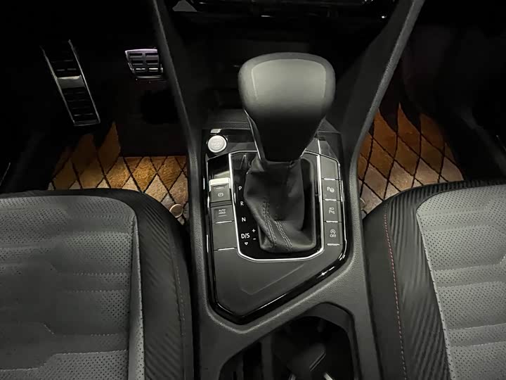 Фото 11 - Volkswagen Tiguan X