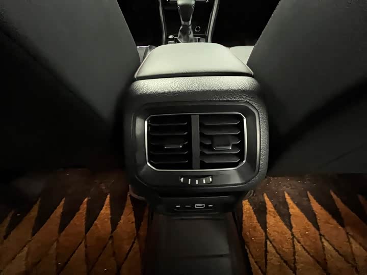 Фото 12 - Volkswagen Tiguan X