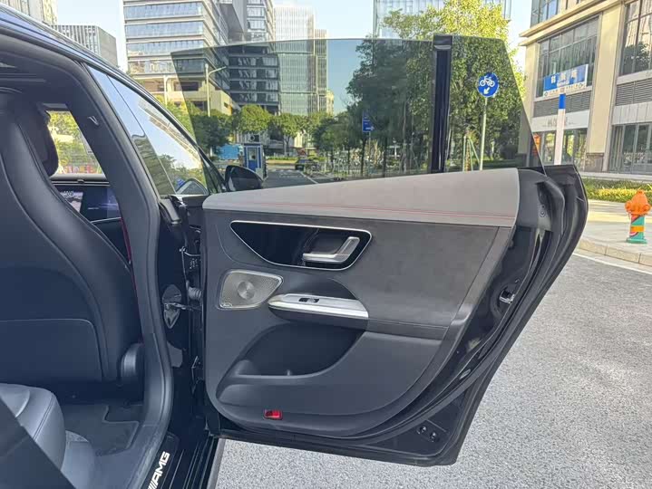 Фото 16 - Mercedes-Benz EQE AMG