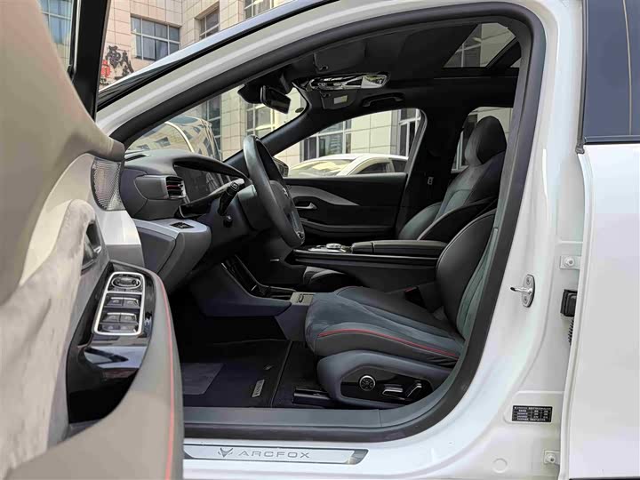 Фото 10 - BAIC Arcfox Alpha S
