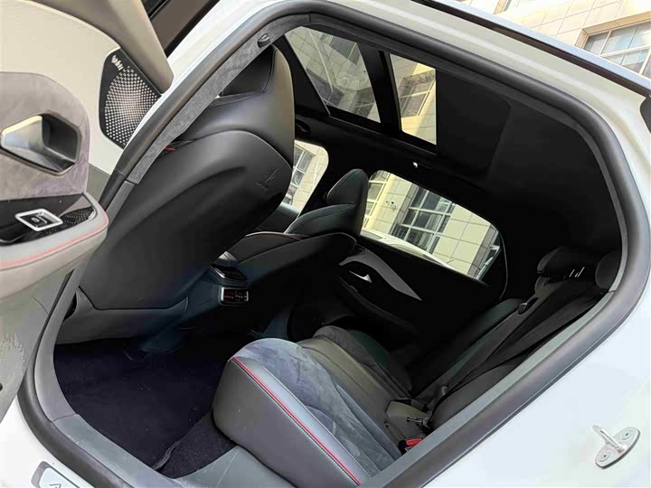 Фото 15 - BAIC Arcfox Alpha S