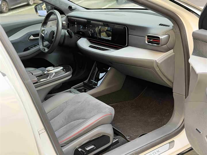 Фото 18 - BAIC Arcfox Alpha S