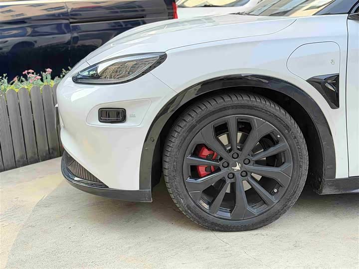 Фото 8 - BAIC Arcfox Alpha S