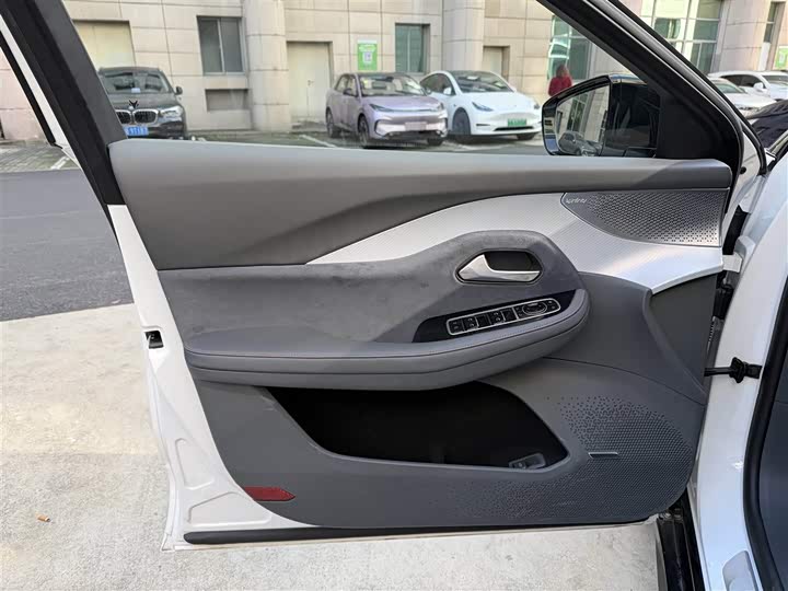 Фото 9 - BAIC Arcfox Alpha S